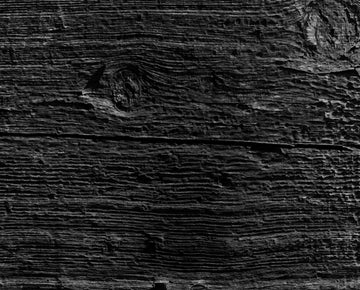 Shou Sugi Ban tekniği ile yakılmış siyah ahşap yüzey dokusu