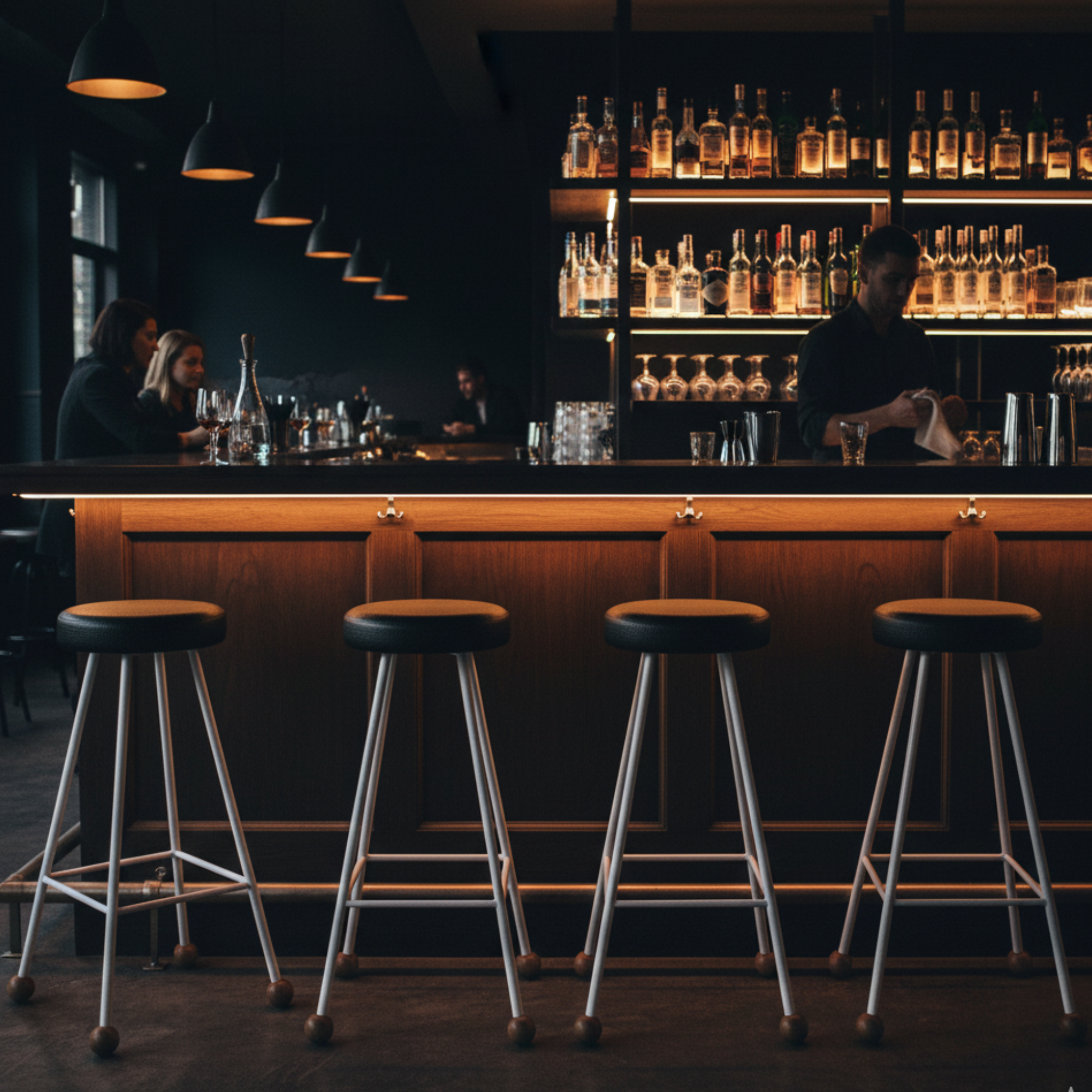 Bar Taburesi Deri Döşemeli Beyaz Metal Ayaklı – 75cm