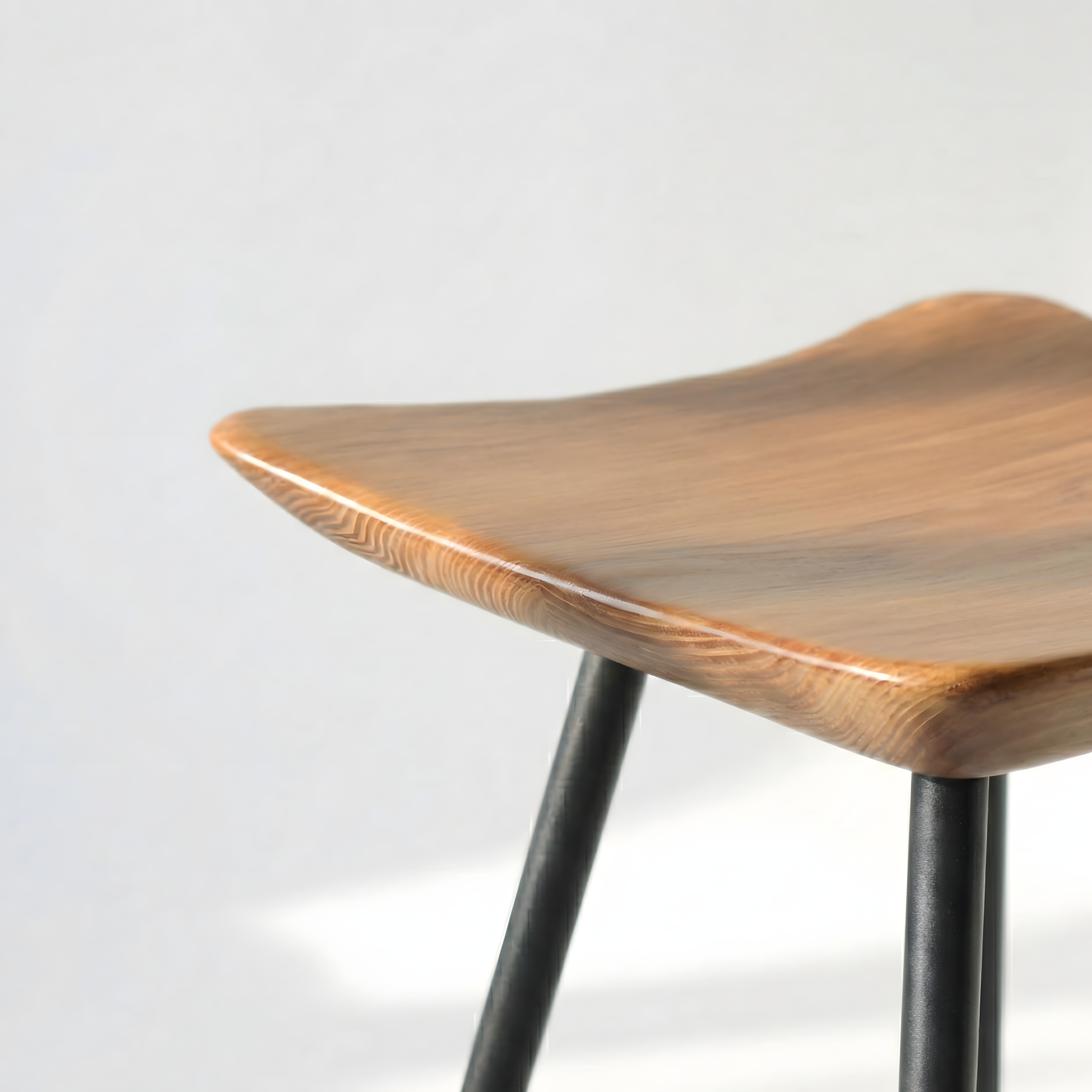 Tabure Ahşap Siyah Metal Ayaklı – 47cm