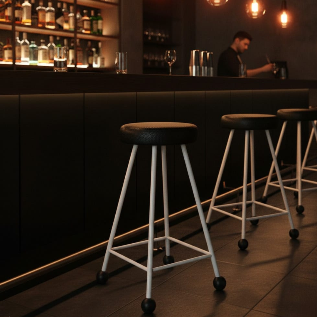 Bar Taburesi Deri Döşemeli Siyah Beyaz Metal Ayaklı – 65cm