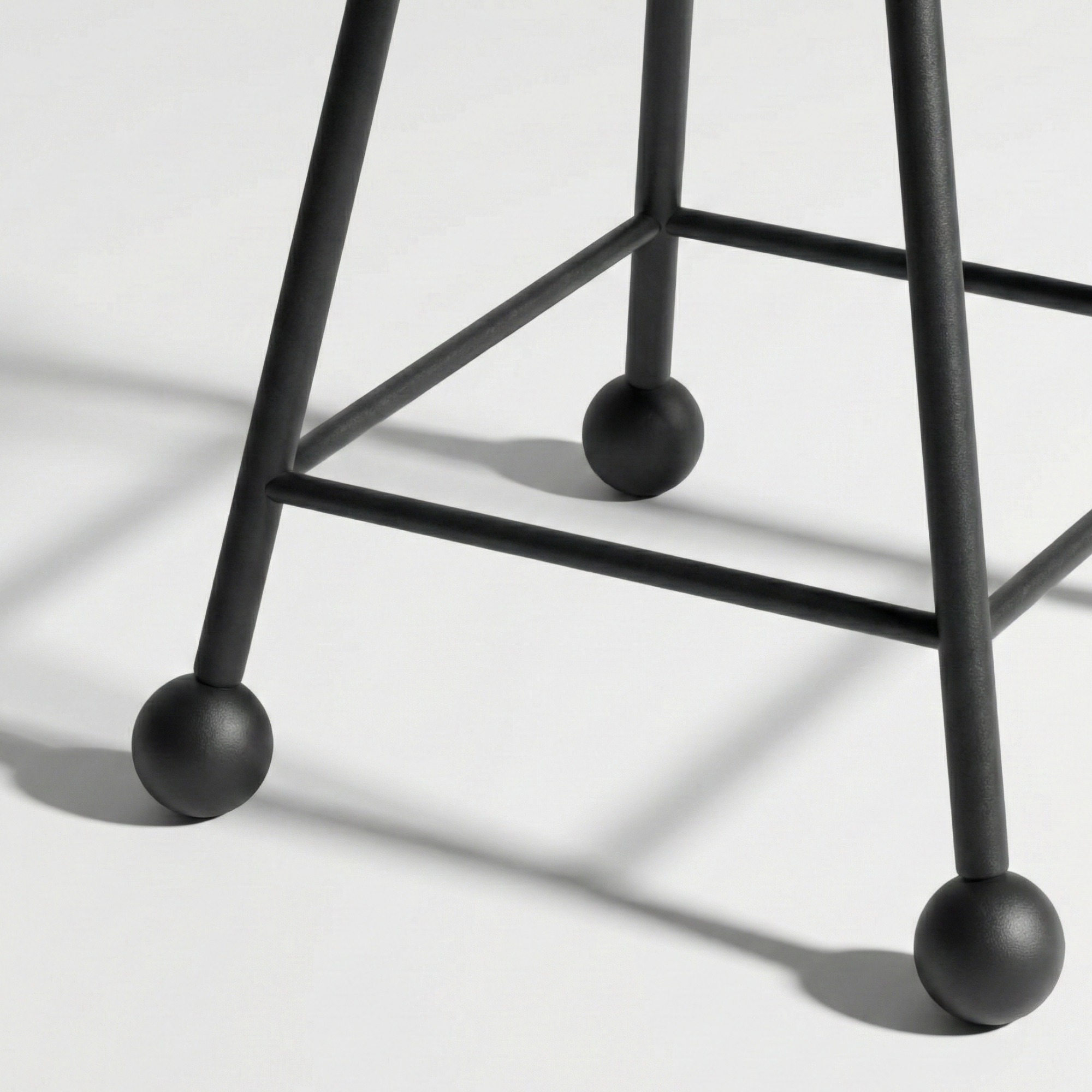 Bar Taburesi Deri Döşemeli Simsiyah Metal Ayaklı – 65cm