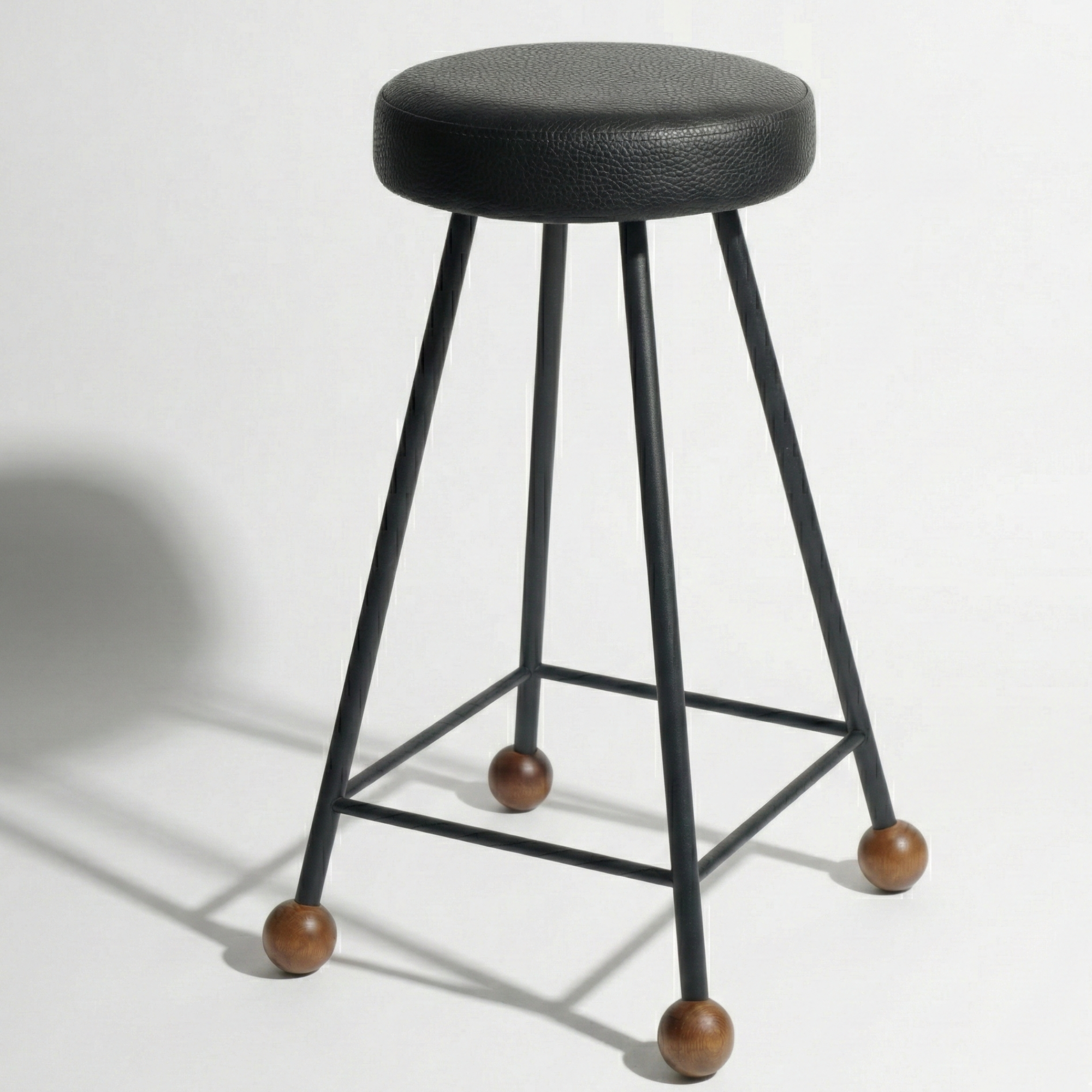 Bar Taburesi Deri Döşemeli Siyah Metal Ayaklı – 65cm