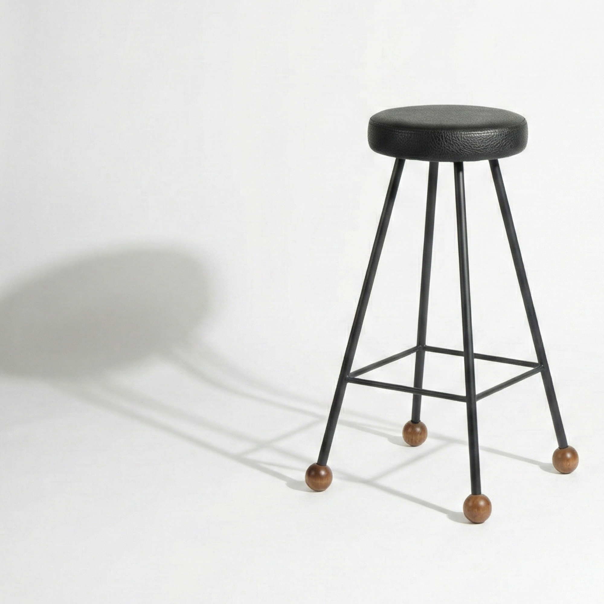 Bar Taburesi Deri Döşemeli Siyah Metal Ayaklı – 75cm