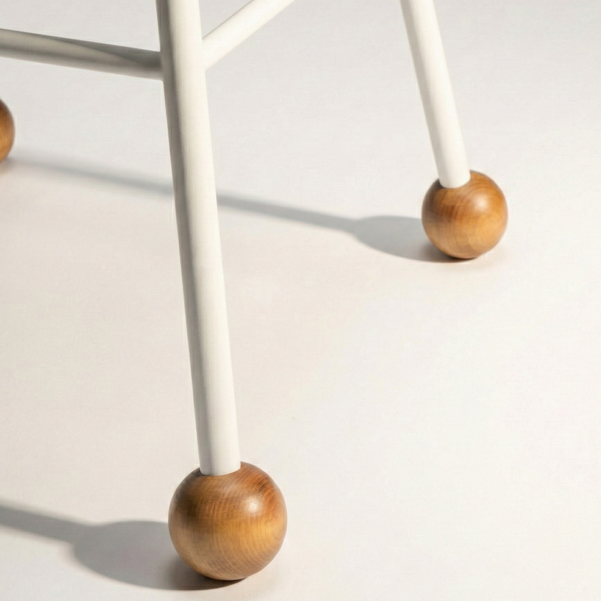 Bar Taburesi Deri Döşemeli Beyaz Metal Ayaklı – 75cm