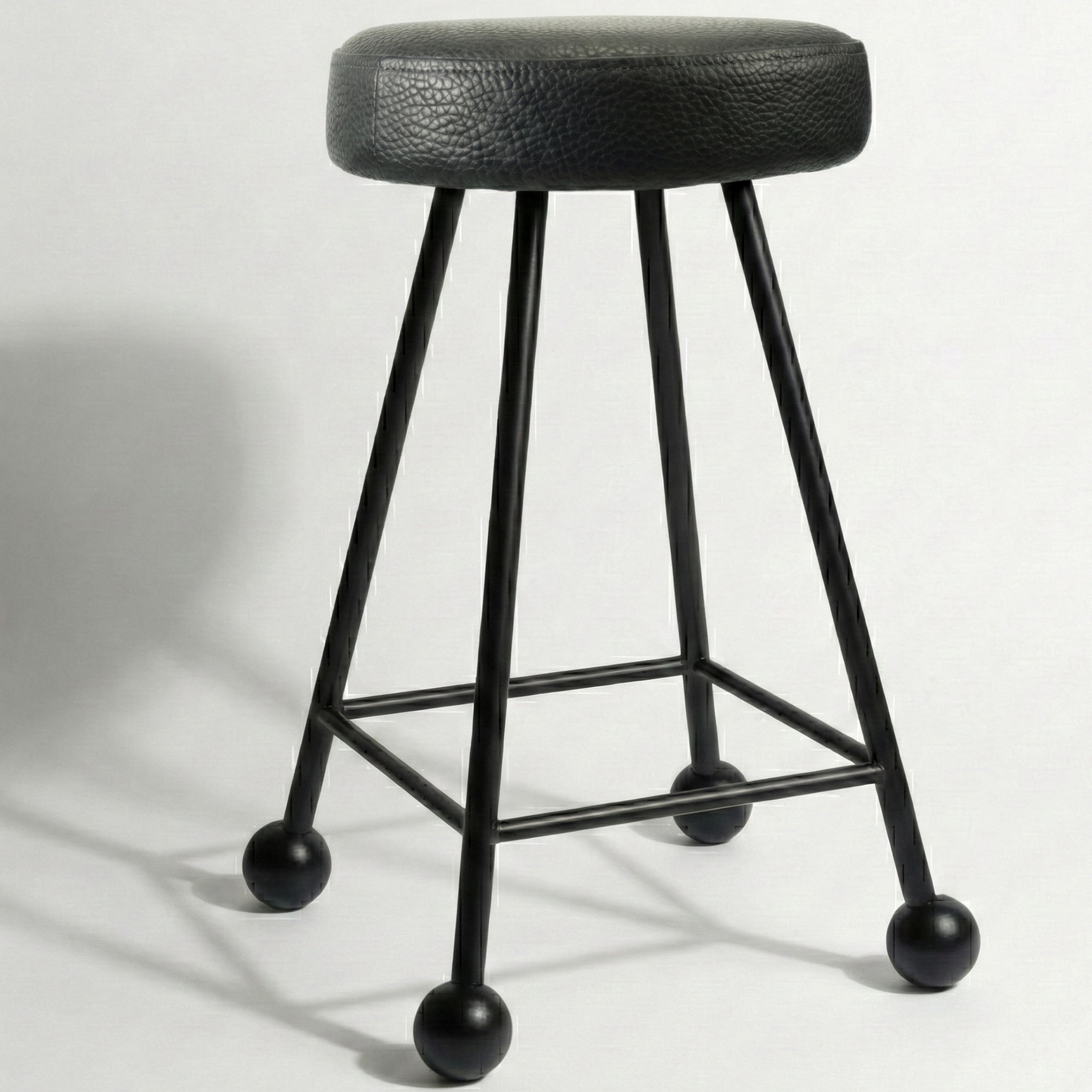 Tabure Deri Döşemeli Simsiyah Metal Ayaklı – 55cm