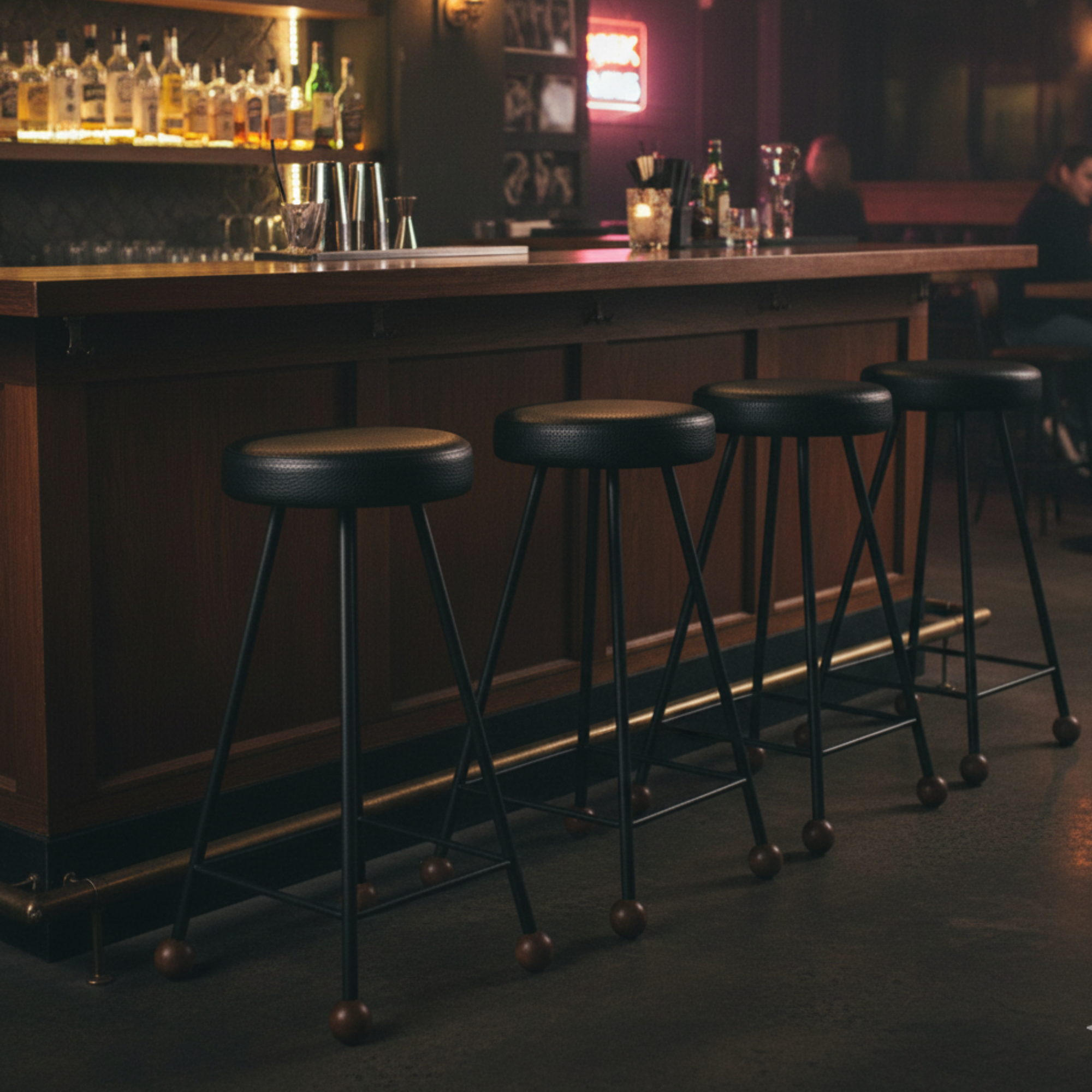 Bar Taburesi Deri Döşemeli Siyah Metal Ayaklı – 65cm