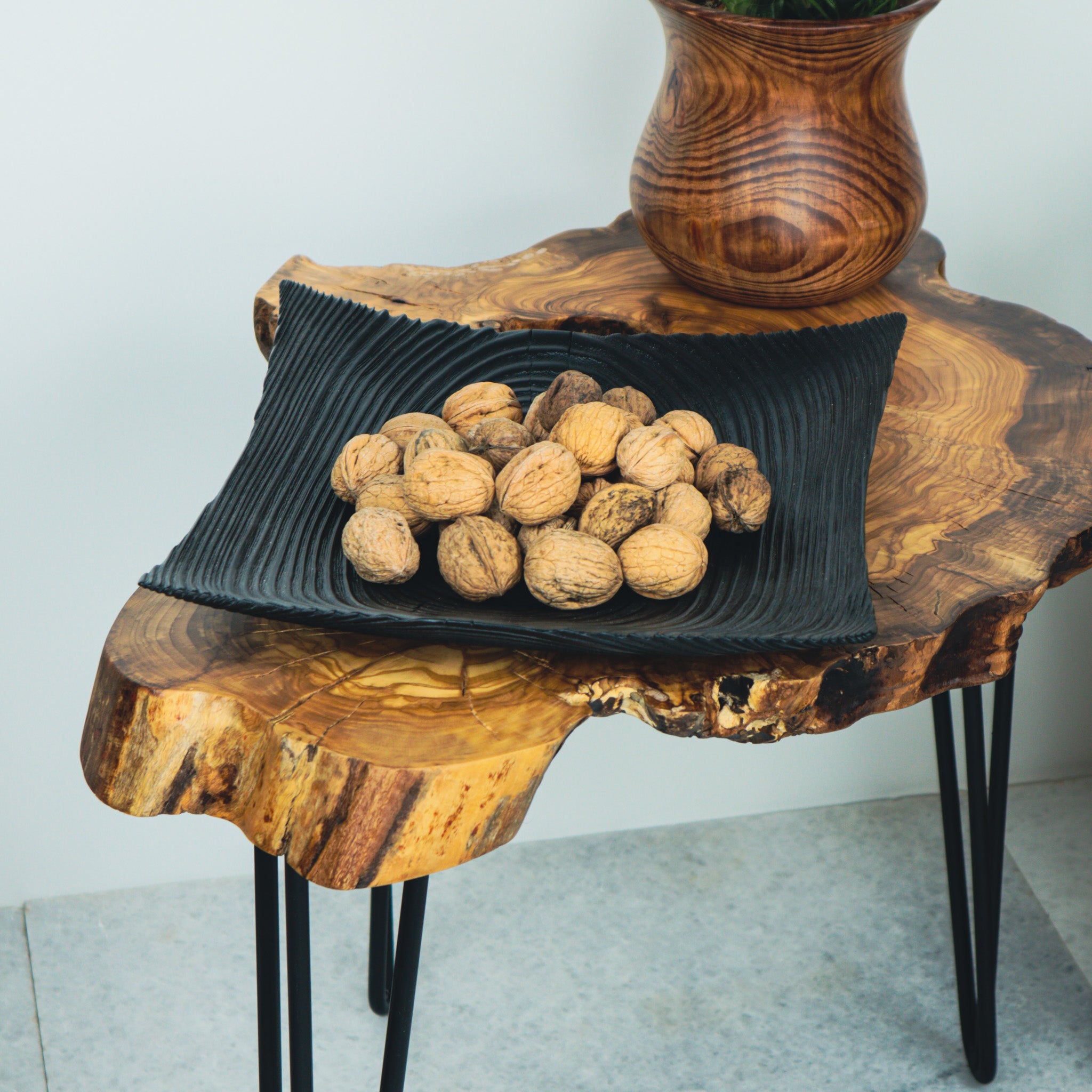 Köknar Ağacı Siyah Tabak