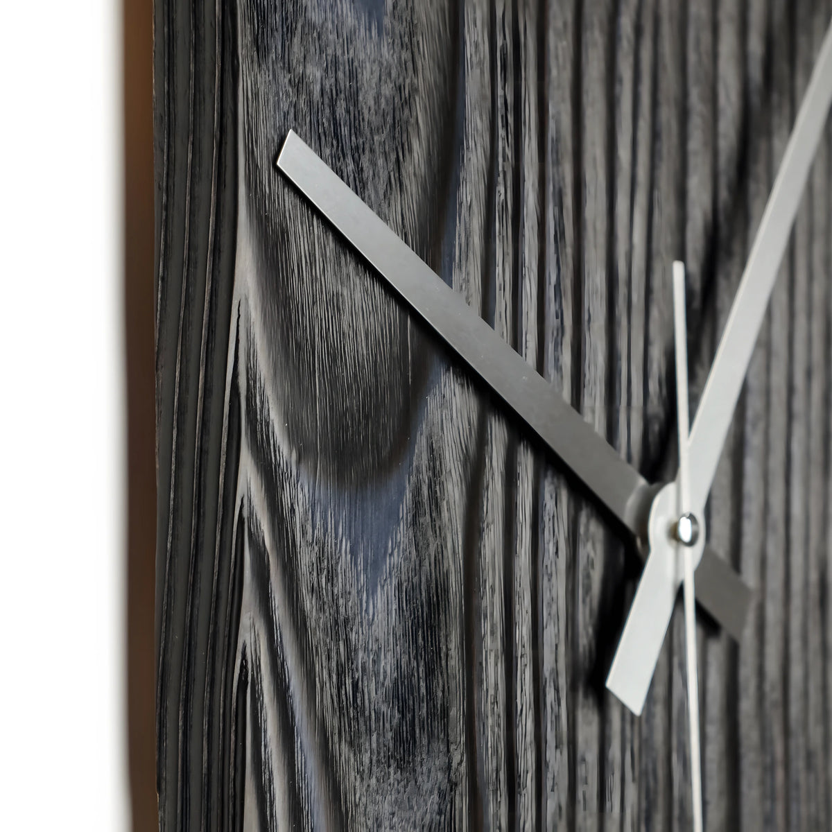 Shou Sugi Ban El Yapımı Lacivert Köknar Ahşap Duvar Saati (48 cm)