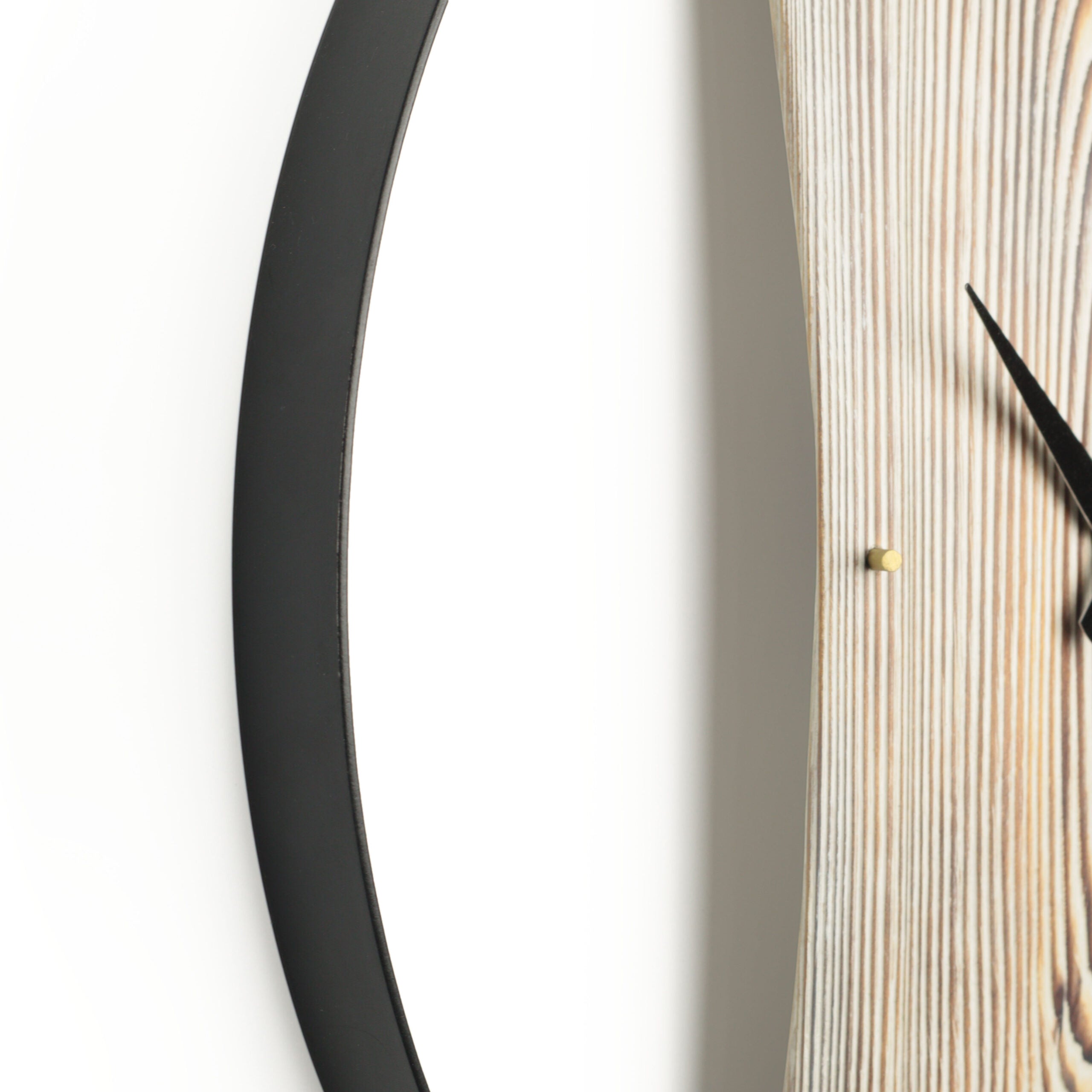 Duvar Saati Köknar Ağacı Eskitme Bombeli Metal Çemberli  – Ø48cm