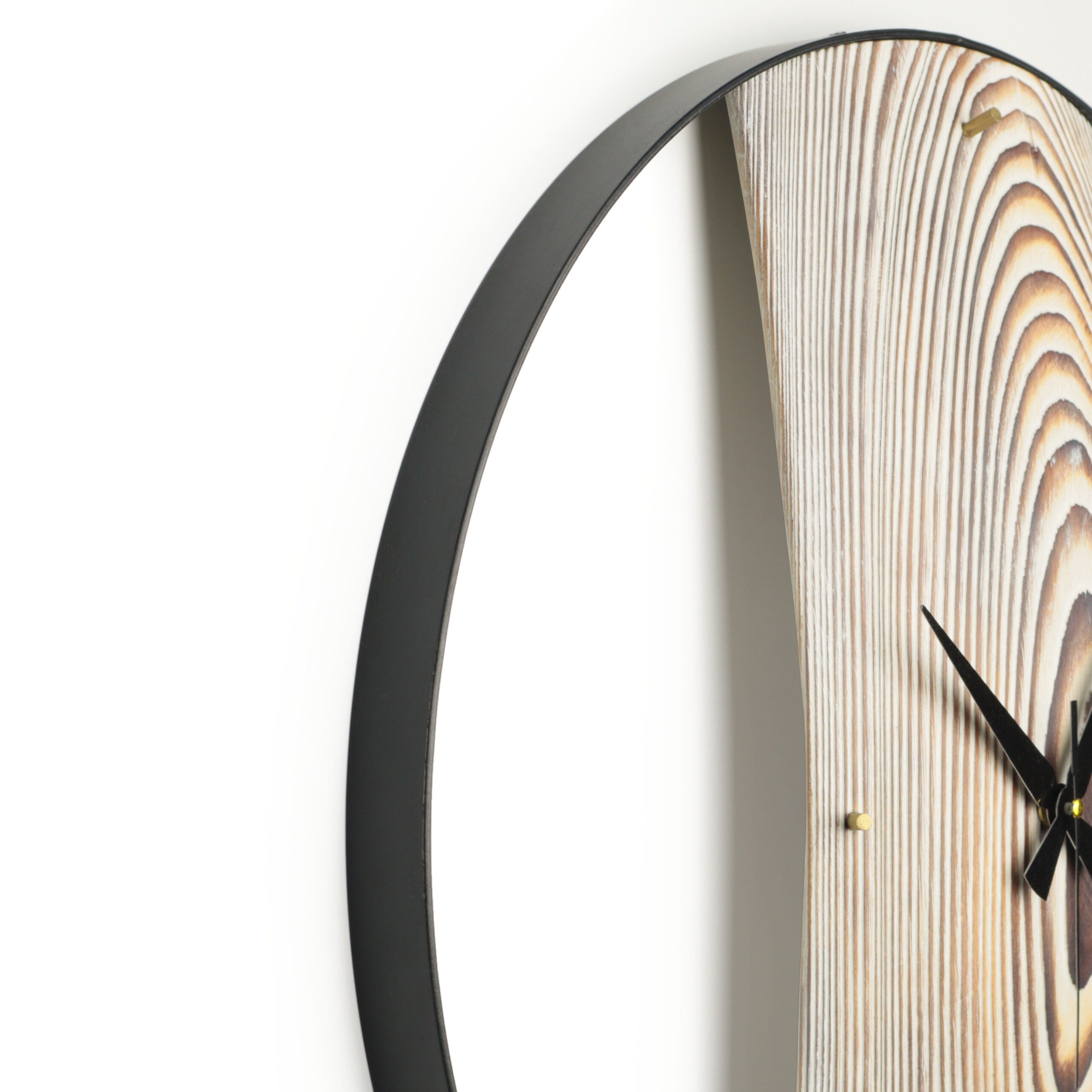 Duvar Saati Köknar Ağacı Eskitme Bombeli Metal Çemberli  – Ø48cm