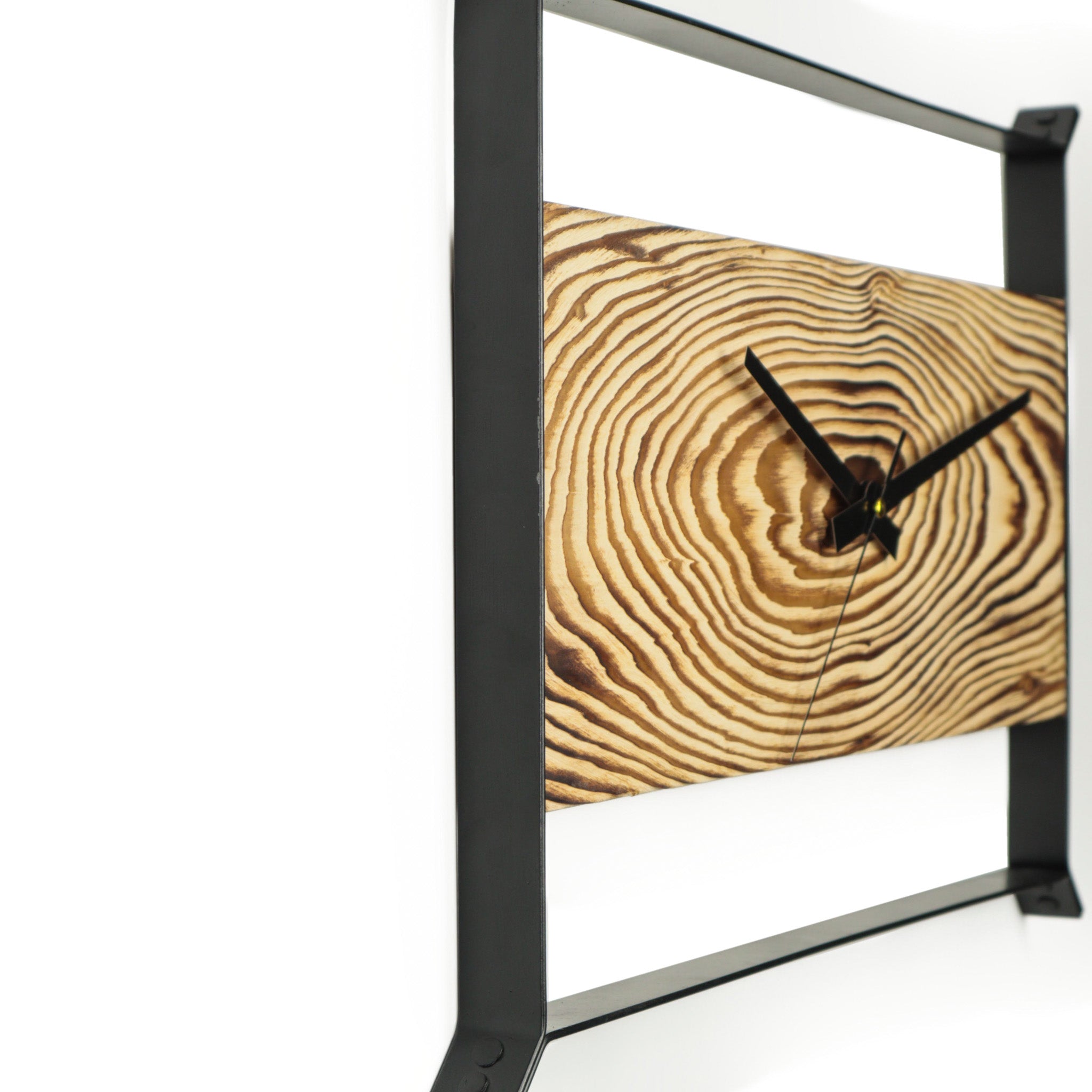 Metal Çerçeveli Dikdörtgen Köknar Ağacı Duvar Saati