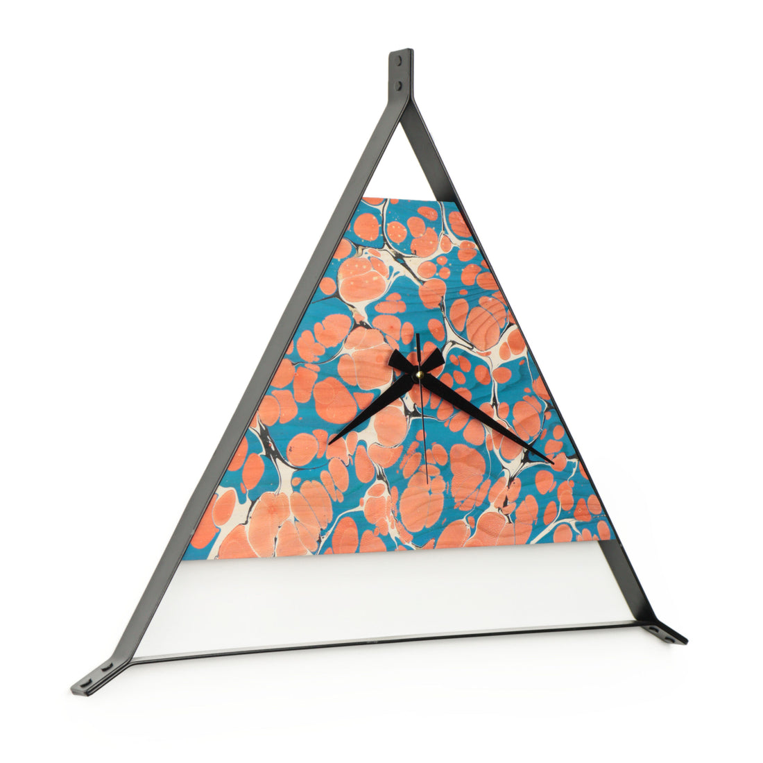 Duvar Saati Ebrulu Üçgen Metal Çerçeveli