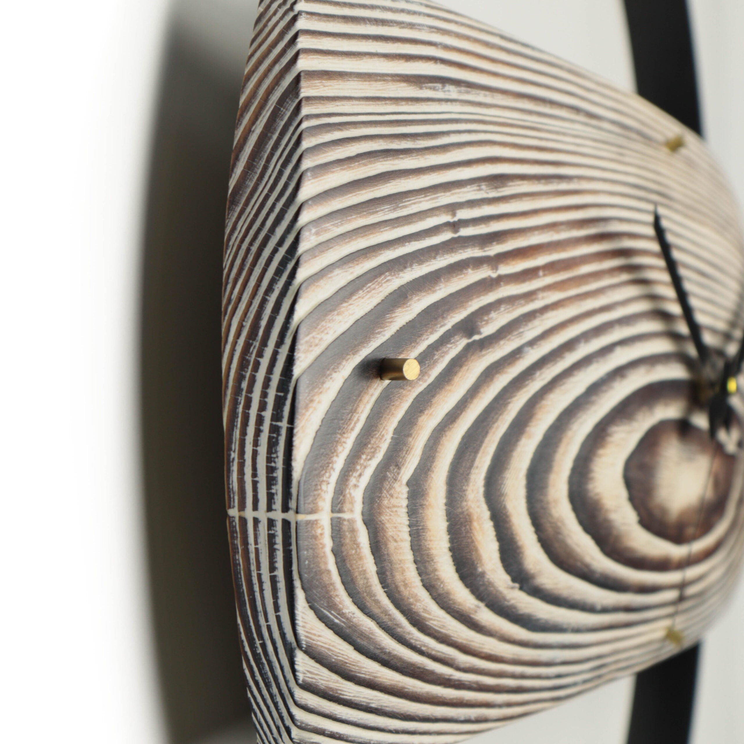 Duvar Saati Köknar Ağacı Eskitme Bombeli Metal Çemberli  – Ø48cm