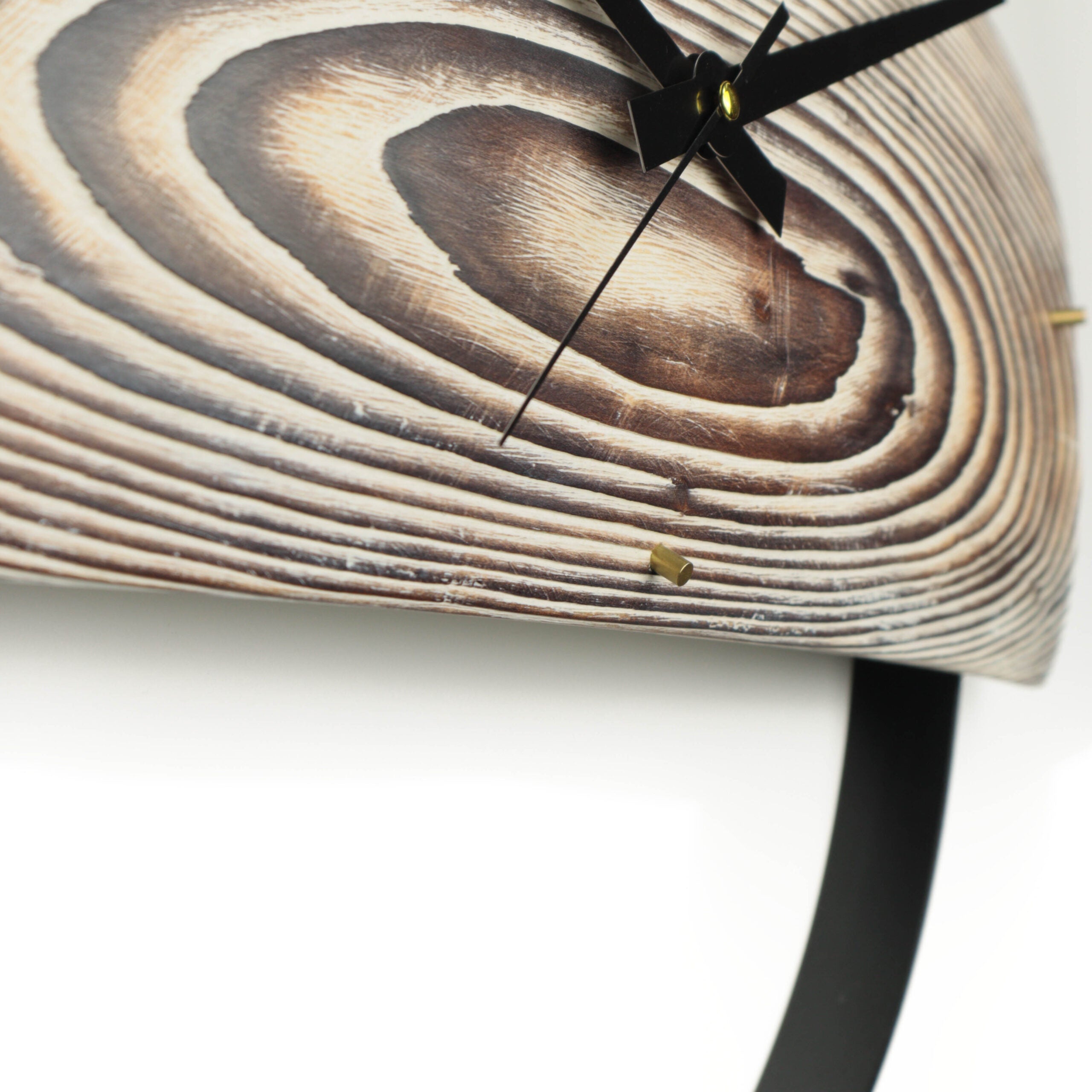 Duvar Saati Köknar Ağacı Eskitme Bombeli Metal Çemberli  – Ø48cm