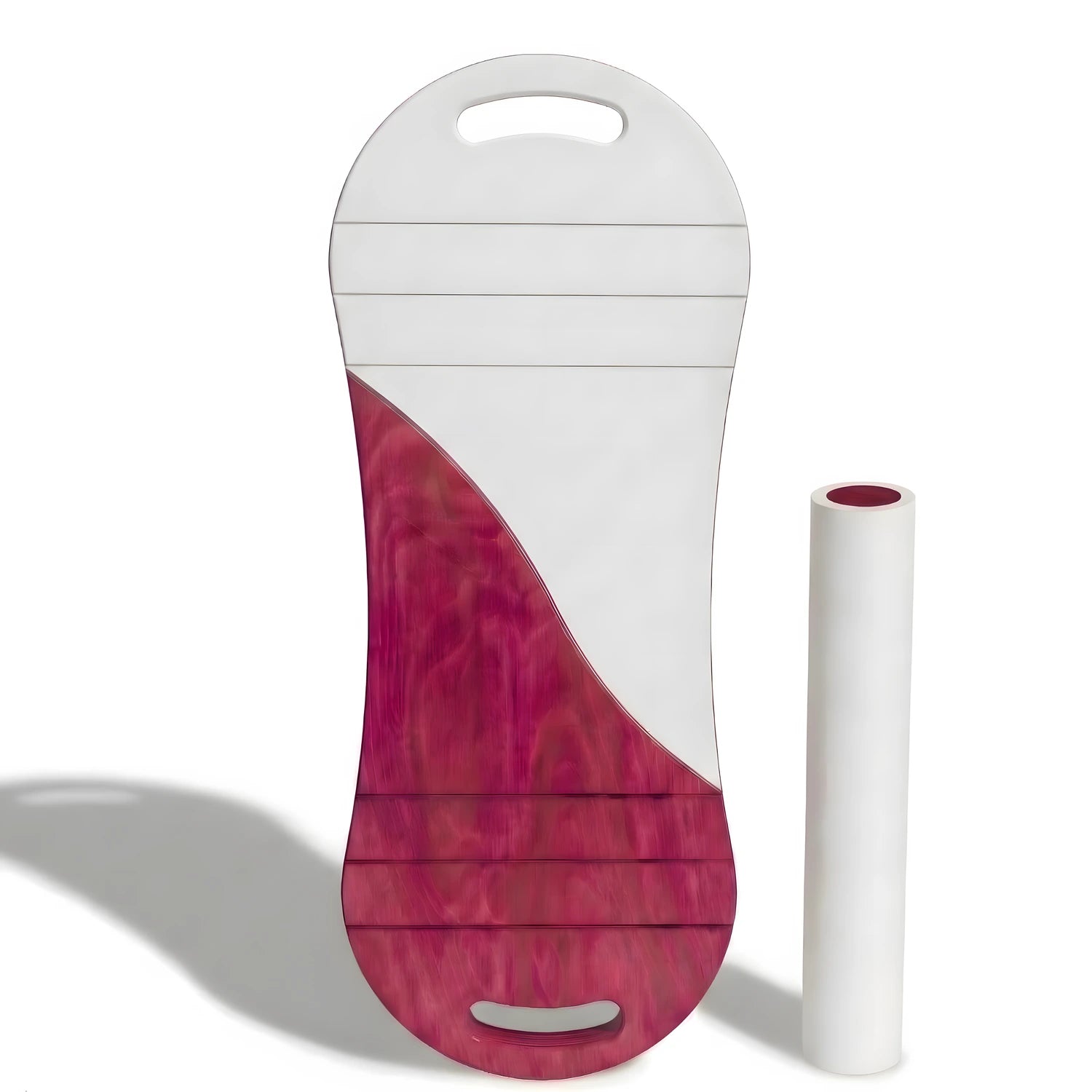 Dikey açıyla çekilmiş, modern tasarımlı mor beyaz ahşap balance board ve beyaz silindir.