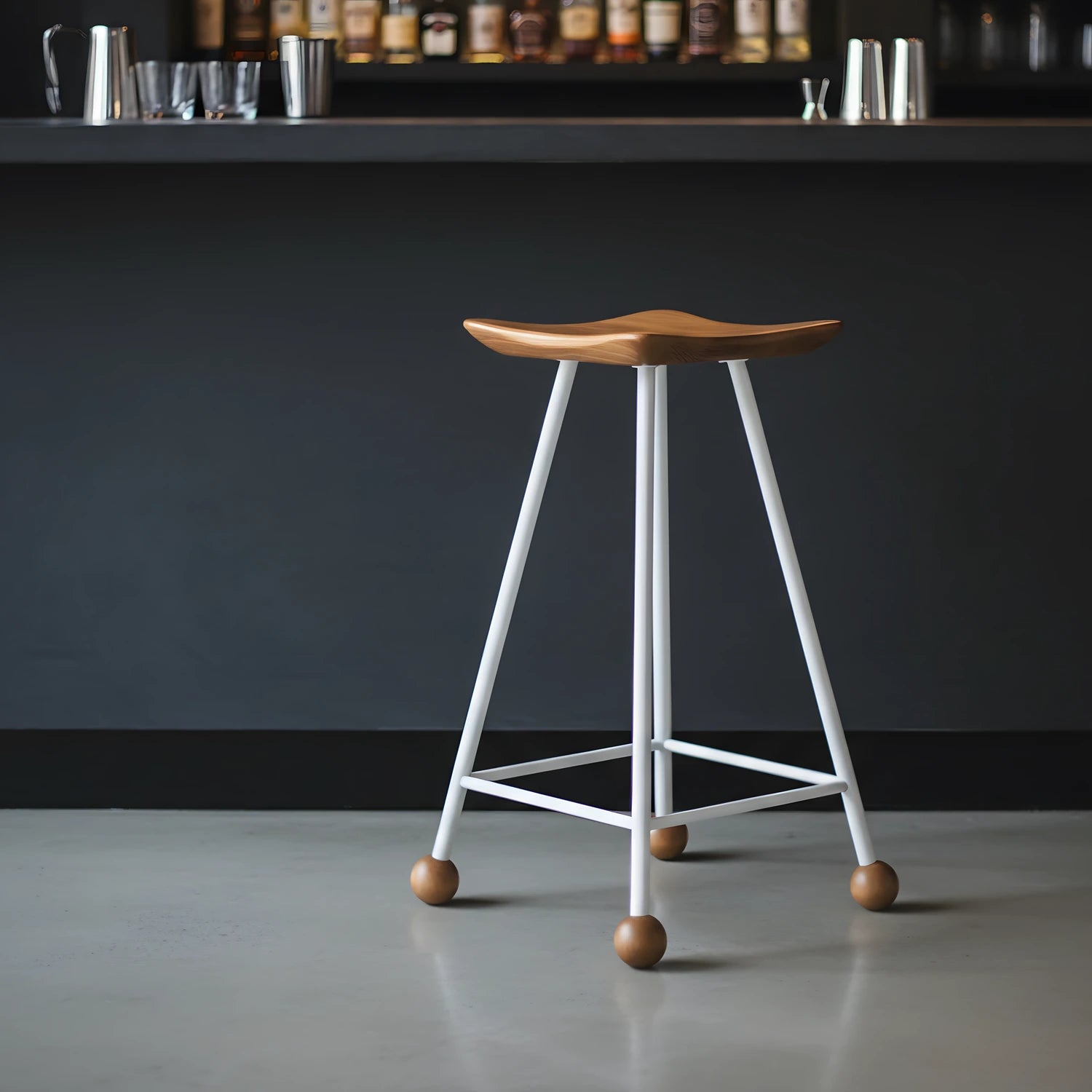 65 cm ahşap bar taburesi modern iç mekanda beyaz metal ayak detayı