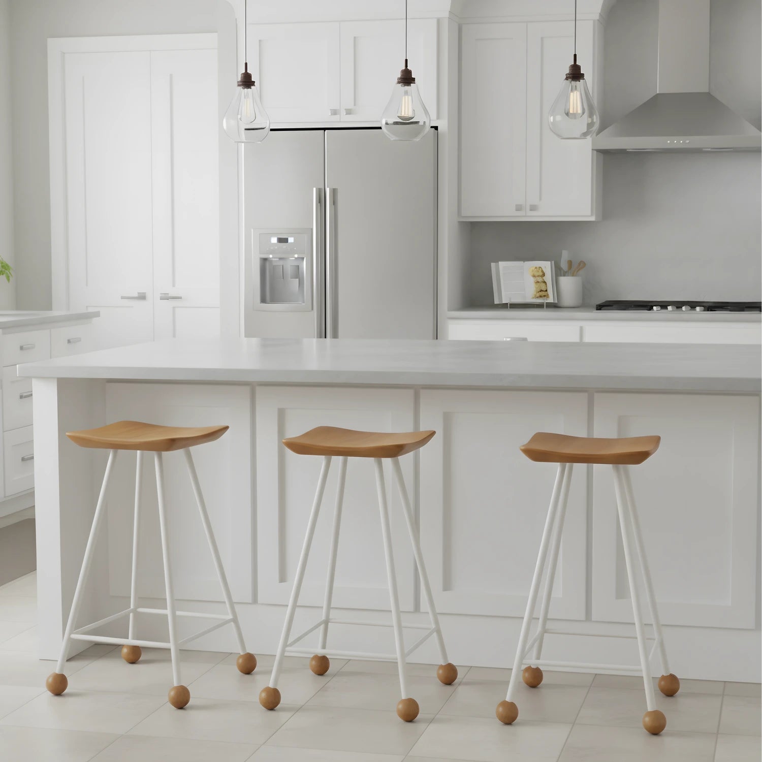 Beyaz mutfak adasında 65 cm counter stool çoklu kullanım modern dekorasyon