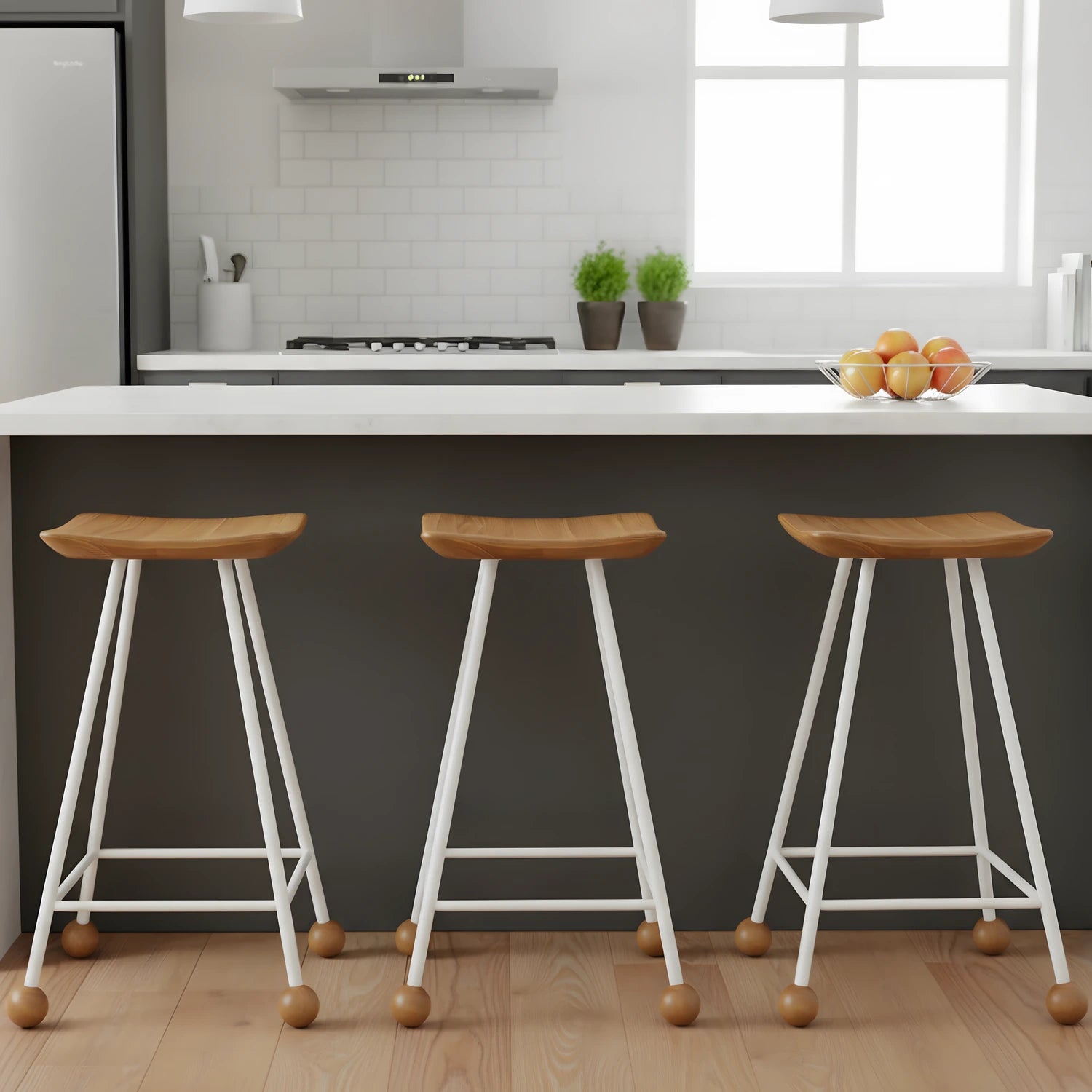 Beyaz mutfak adası 65 cm ahşap counter stool 3'lü set kullanım sahnesi