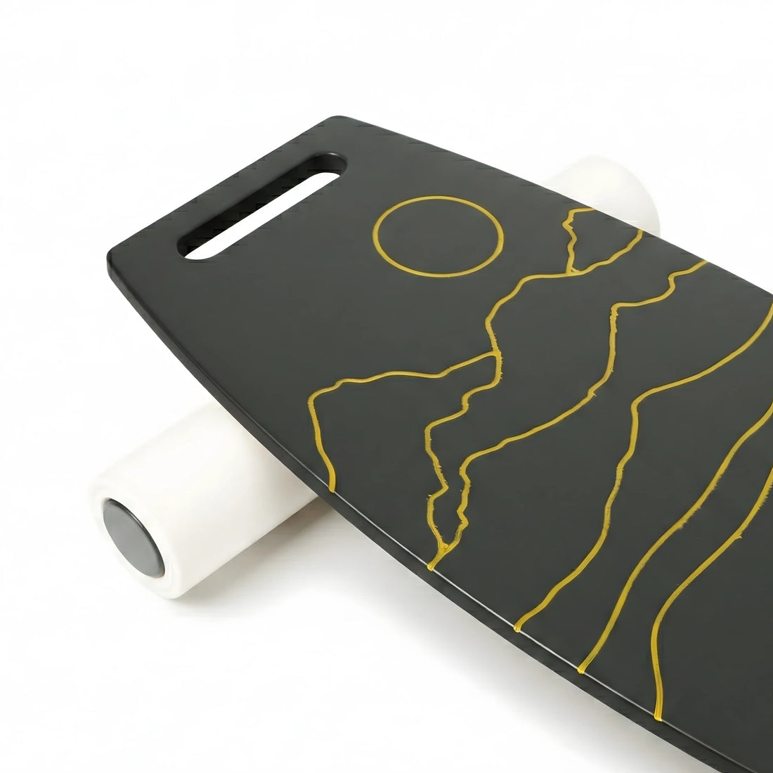 Siyah zemin üzerine altın sarısı dağ ve güneş desenli modern denge tahtası, beyaz silindir ve denge topu tam seti.