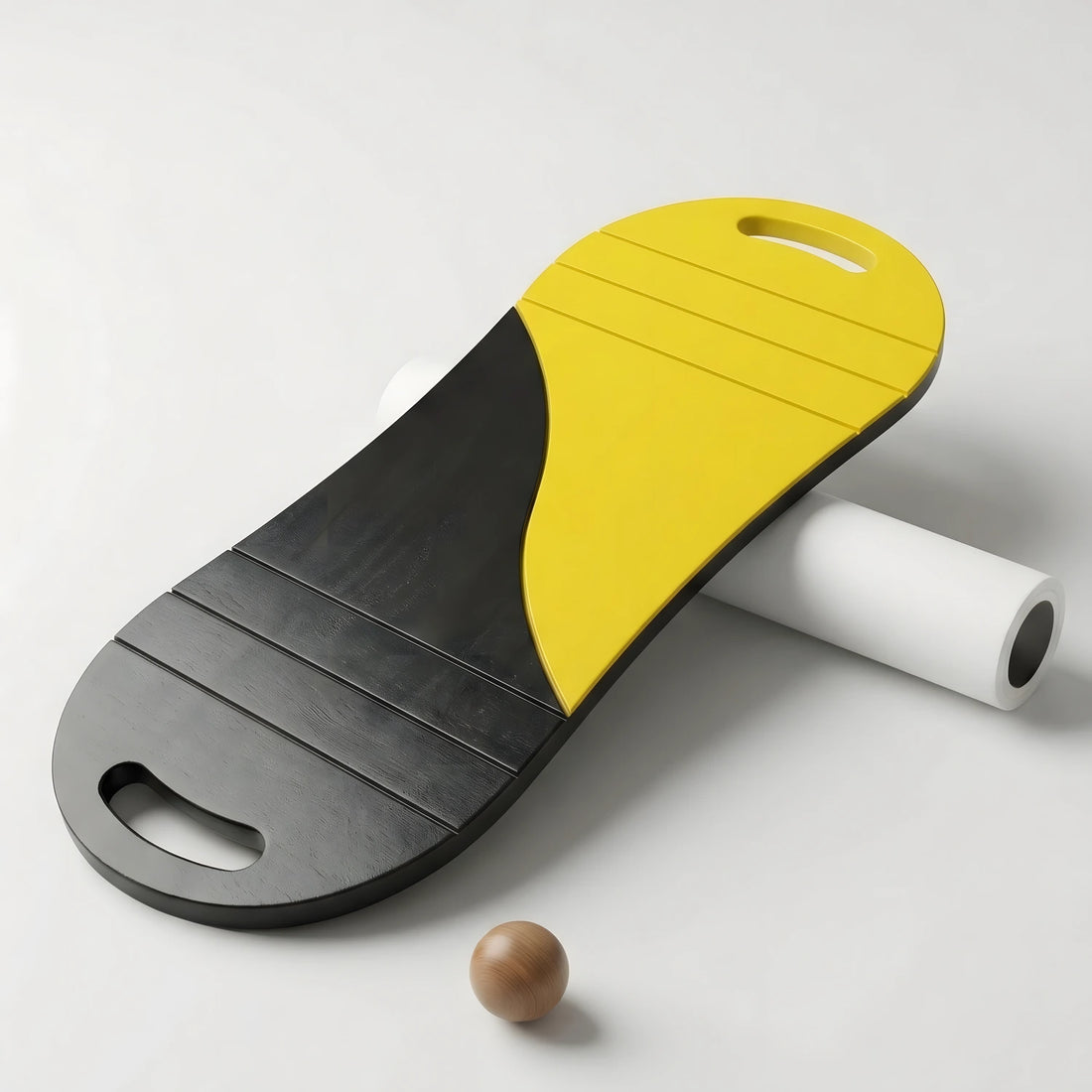 Sarı ve siyah renkli kaymaz yüzeyli ahşap denge tahtası, beyaz rulo ve ahşap toptan oluşan fitness seti.