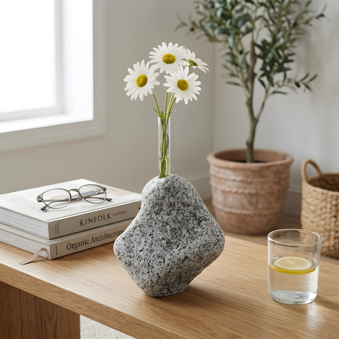 Doğal Taş Bergama Graniti Vazo | Cam Tüplü Canlı & Kuru Çiçeklik
