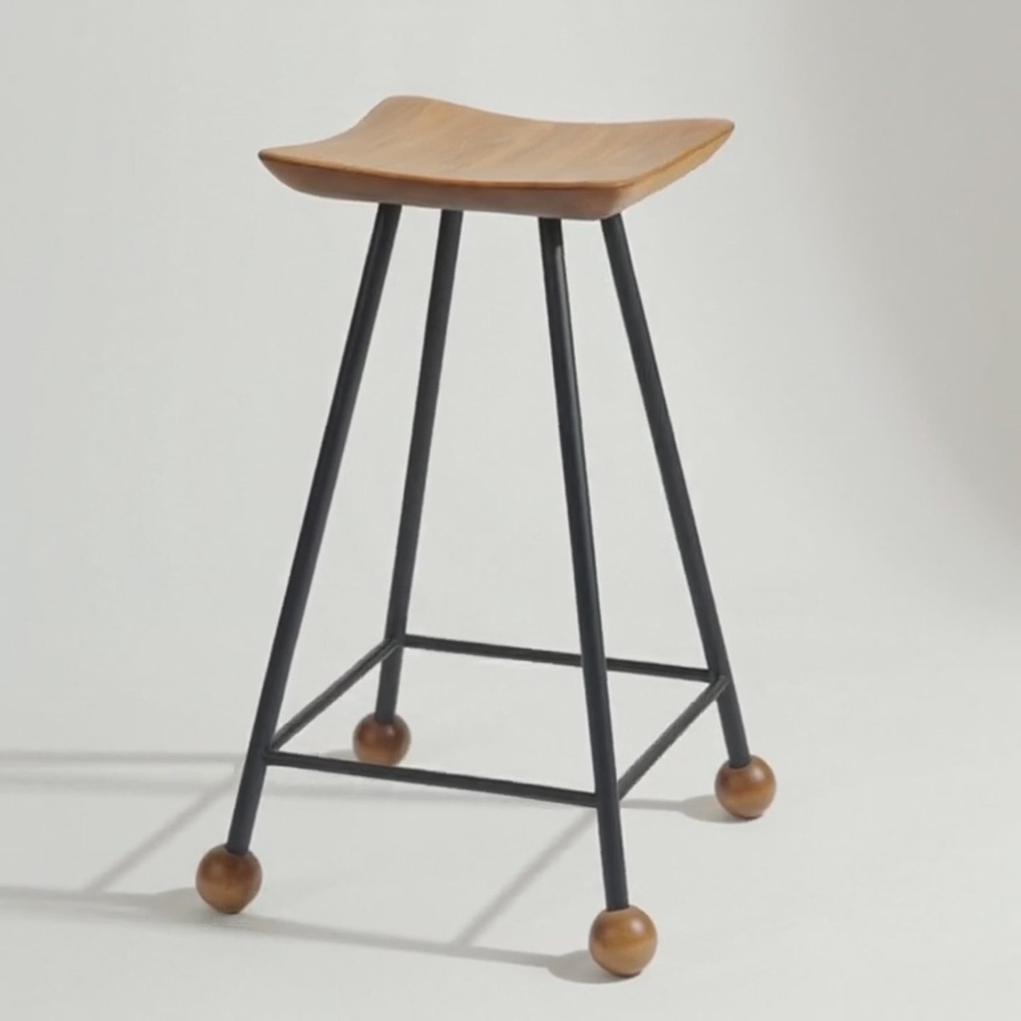 Bar Taburesi Ahşap Siyah Metal Ayaklı – 65cm