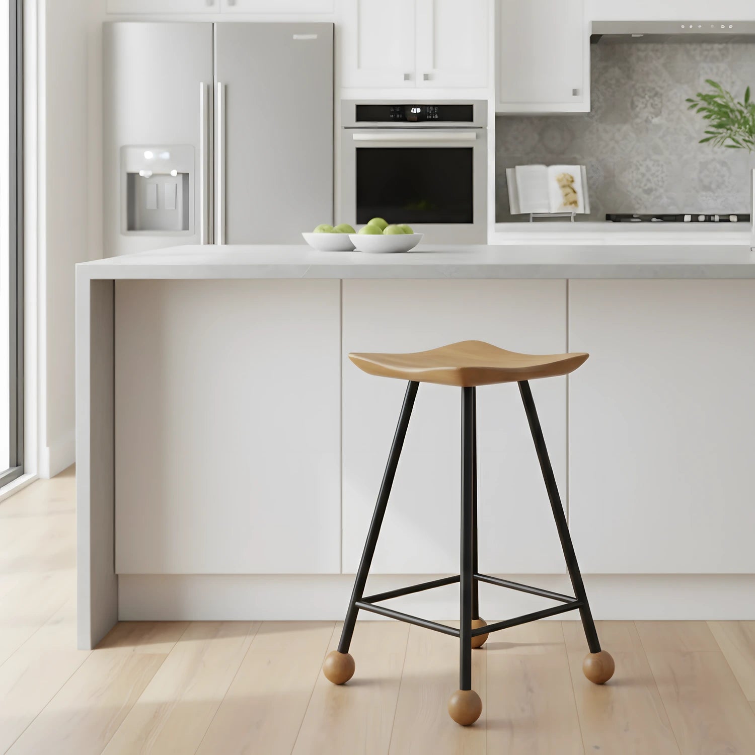 Wood Stone Art özel üretimi, el işçiliği ve yakılıp tellenmiş ahşap tabure tasarımı.